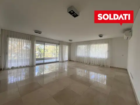 Venta Bouquet 4 ambientes PB. Doble jardín Parrilla. Dos cocheras. Baulera.  Ameneties