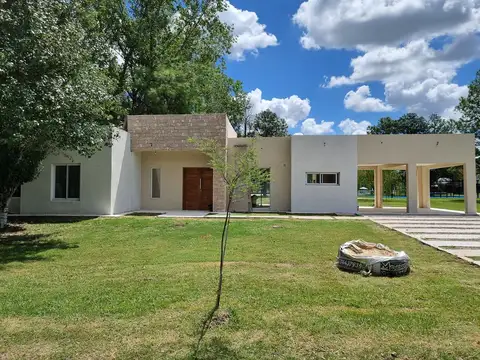 Casa en Venta con 2 cocheras
