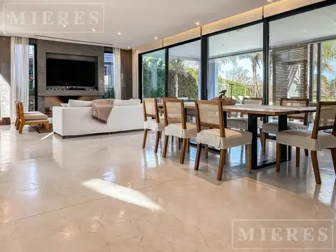 Casa 6 ambientes con 5 baños