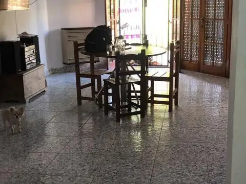 Casa en venta - 4 Dormitorios 3 Baños 2 Cocheras - 440Mts2 - Necochea
