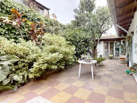 Casa y Departamento en Venta de 6 Ambientes en Martinez con Patio y Cochera