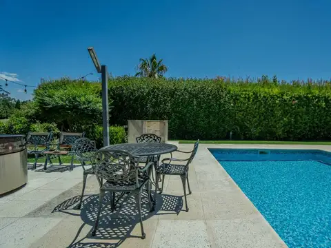 Casa 5 ambientes con 4 baños