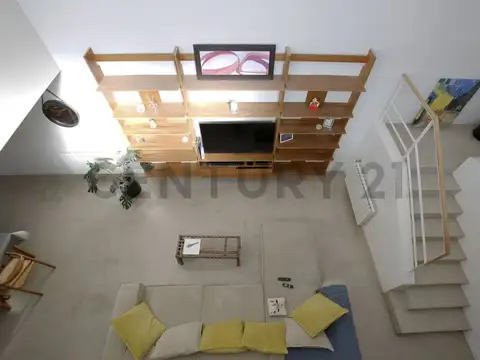 CASA EN VENTA EN CITY BELL - 4 DORMITORIOS - PARQUE CON PILETA