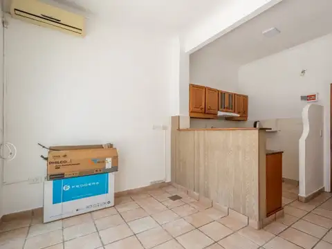 PH. 3 ambientes. Terraza con parrilla. Patio. 1° piso por escalera