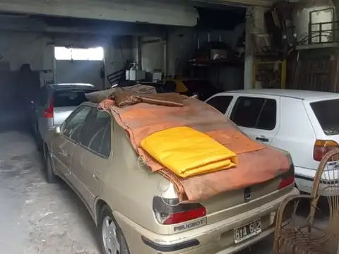 Inmuebles multiples usos comercial industrial y/o multifamiliar 2 departamentos y galpon o cocheras