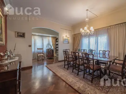 Casa en Venta con 5 cocheras