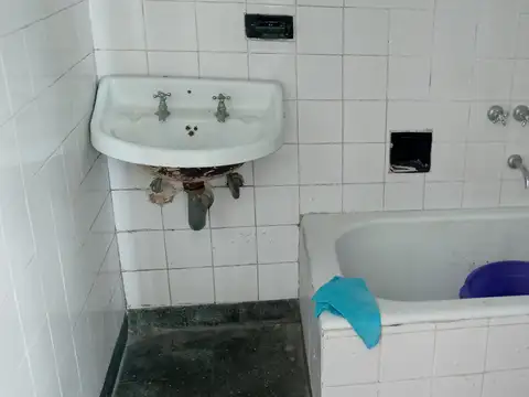 VALENTIN GOMEZ 3000, Piso PB