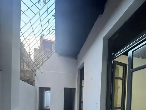 Local en Venta en Parque Rivadavia, USD 400.000