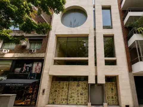 Alquiler Edificio con local apto todo rubro