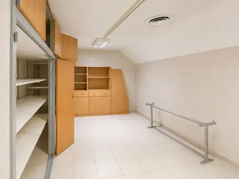 Alquiler Edificio con local apto todo rubro