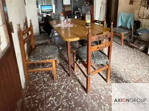 Casa 6 ambientes con 2 baños