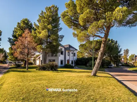 Oportunidad de gran lote y casa en Bosque Alto