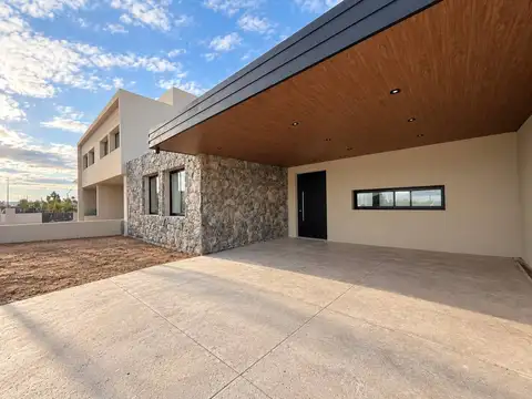 VENTA CASA A ESTRENAR EN QUEBRADAS DE MANANTIALES