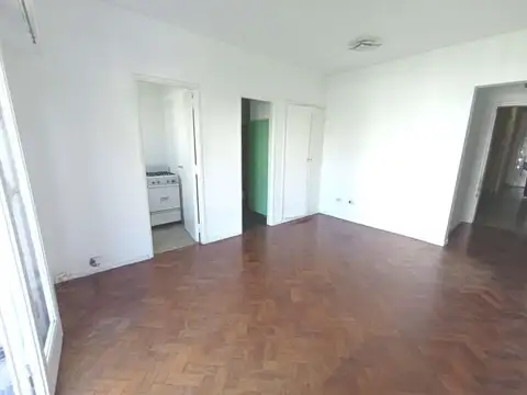 1Amb Frente,Balcón-Luminoso,Cocina independiente a gas, baño instalado, placards, A.Acondicionado