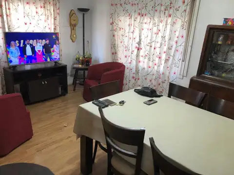 Depto Tipo Casa 4 ambientes con 2 baños