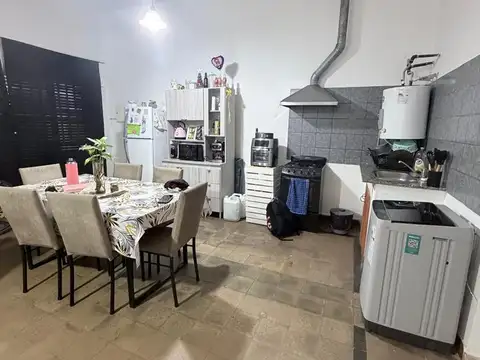 VENDO CASA MAS  DEPTO - BARRIO  ALTAMIRA