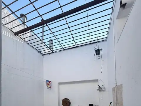 VENDO CASA MAS  DEPTO - BARRIO  ALTAMIRA