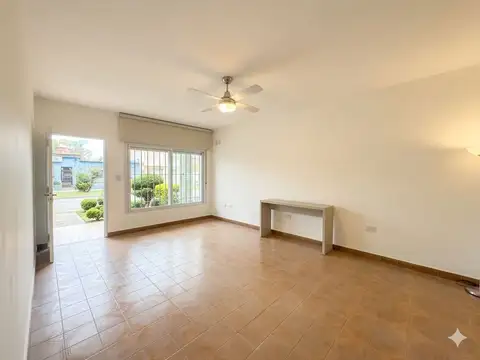 CASA 3 AMBIENTES + LOCAL COMERCIAL