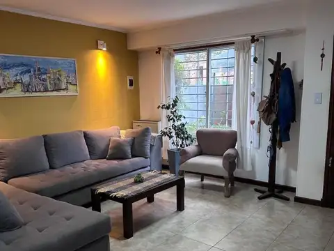 Depto Tipo Casa 4 ambientes con 2 baños