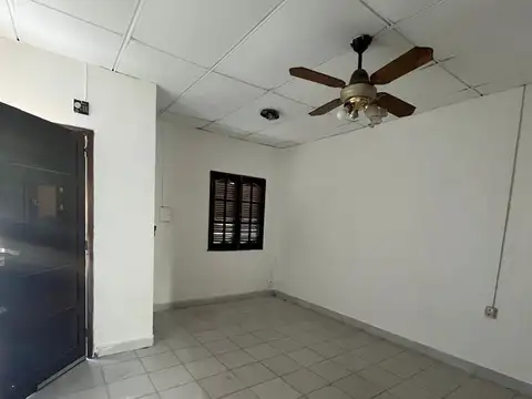 Casa 5 ambientes con 1 baño