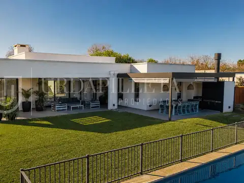 Casa en Venta con 6 cocheras