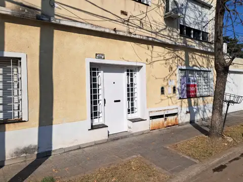 CASA EN P.H. PLANTA BAJA.COCHERA.PATIO.2DORM.