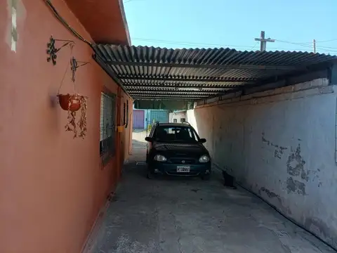 Casa 4 ambientes muy comoda + departamento en moreno