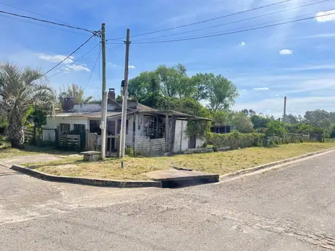 Venta terreno de 2200m2 con una vivienda  de 80 100