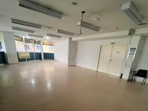 Oficina 7 ambientes con 2 baños