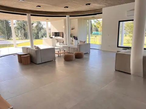 Casa en Alquiler en Club Miralagos, USD 3.800