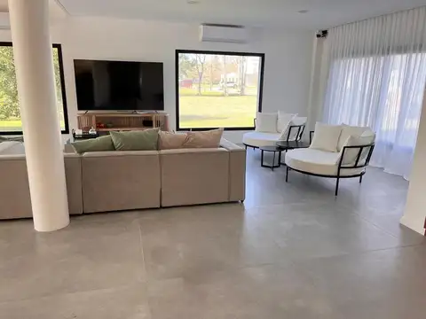 Casa en Alquiler de 4 dormitorios