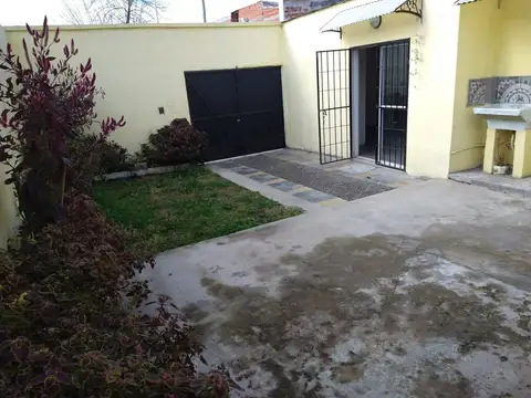 Casa 2 ambientes con 1 baño
