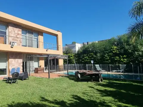 MODERNA CASA EN VENTA EN WESTON BARRIO CERRADO