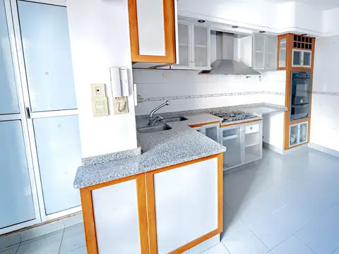 VENTA CASA 4 AMBIENTES - DEVOTO - PILETA QUINCHO