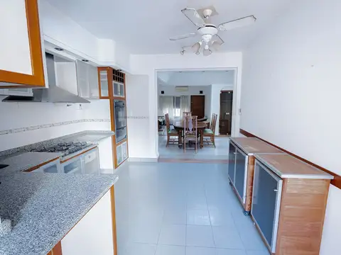 Casa 4 ambientes con 4 baños