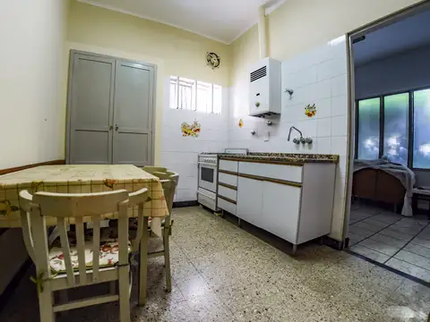 CASA CON AMPLIO PATIO