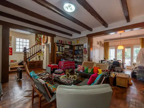 Casa en Venta con 3 cocheras