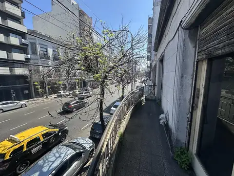 Parque Patricios local con vivienda en terreno propio-terraza a  refaccionar