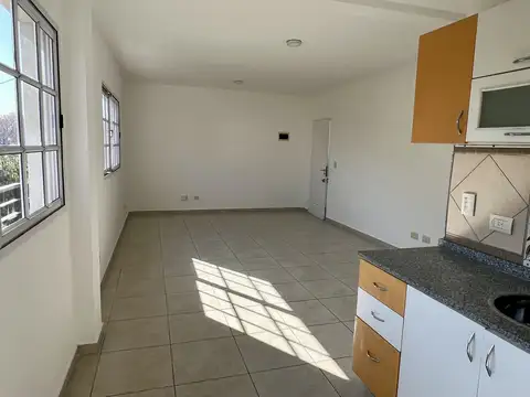 IMPECABLE DEPARTAMENTO 2 AMBIENTES POR ESCALERA