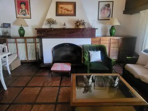 Casa en Venta con 3 cocheras