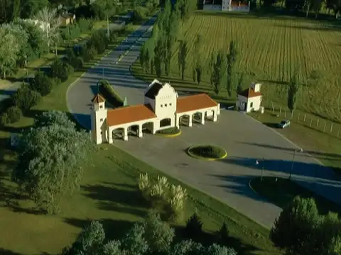 LOTE EN VENTA EN BARRIO AREA 60