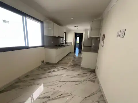 Departamento 5 ambientes con 3 baños