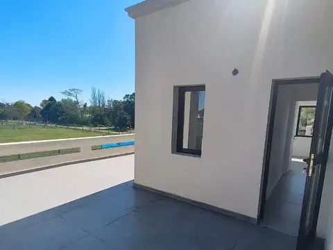 Casa 4 ambientes con 3 baños