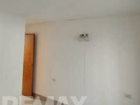 Casa en Alquiler con 4 cocheras