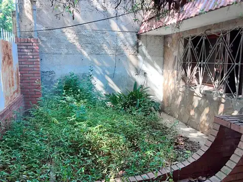 AMPLIA CASA 2 DORMITORIOS A RECICLAR PUEYRREDÓN Y AV. URIBURU