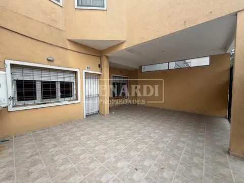 Depto Tipo Casa en Alquiler de 2 dormitorios