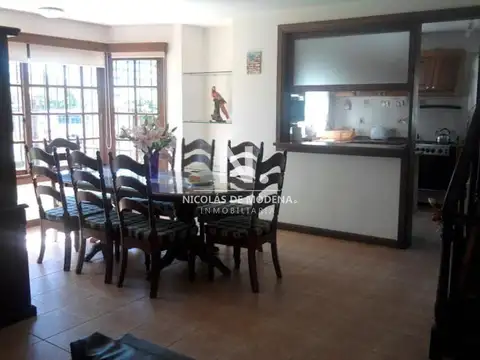 Casa 5 ambientes con 3 baños