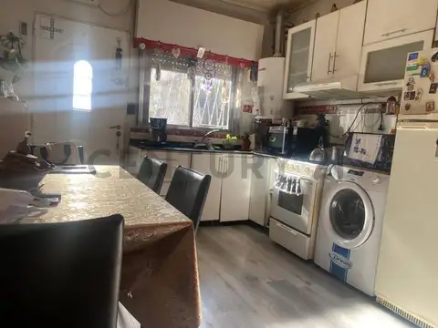 Tuyutí 3100, Piso 0