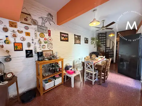 Casa 4 ambientes con 2 baños