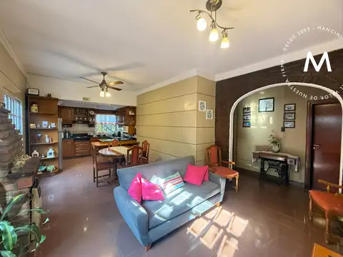 Casa en venta de 4 ambientes con cochera, patio y parrilla  - Loma Hermosa